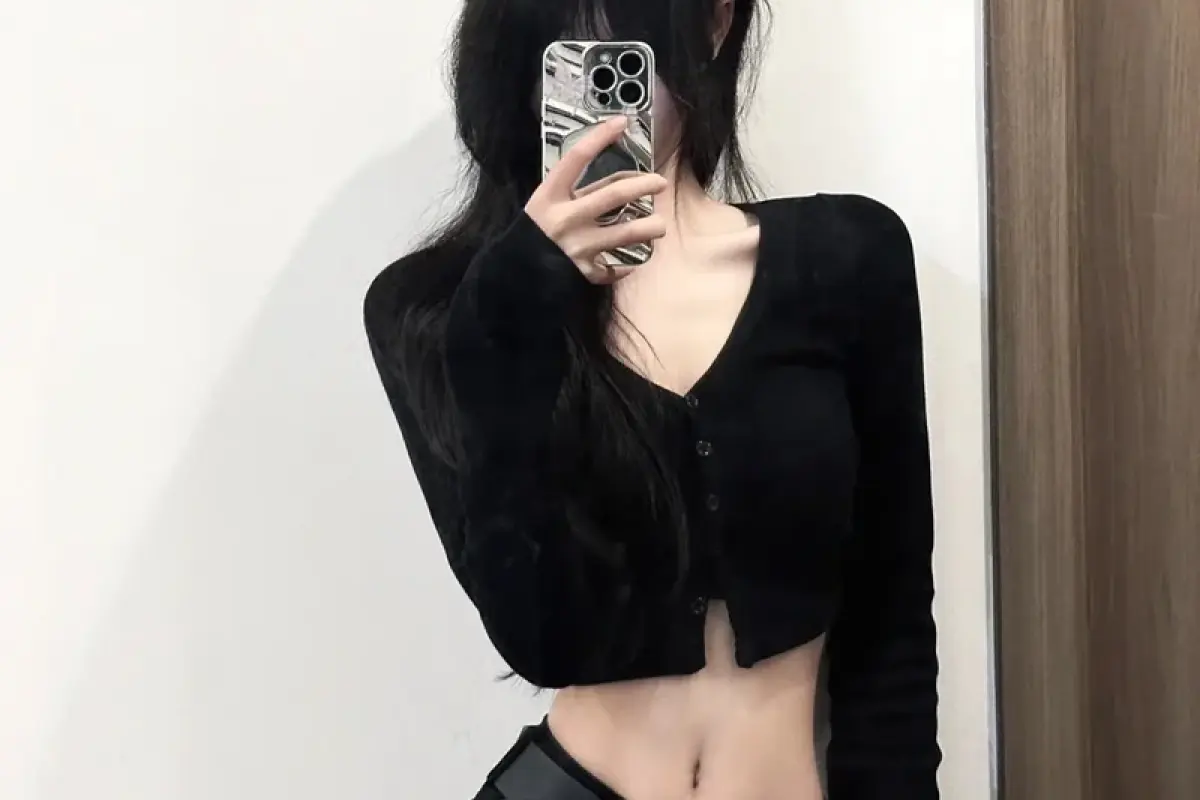 Chiêm ngưỡng 50+ ảnh áo croptop ôm body đẹp khi xuống phố