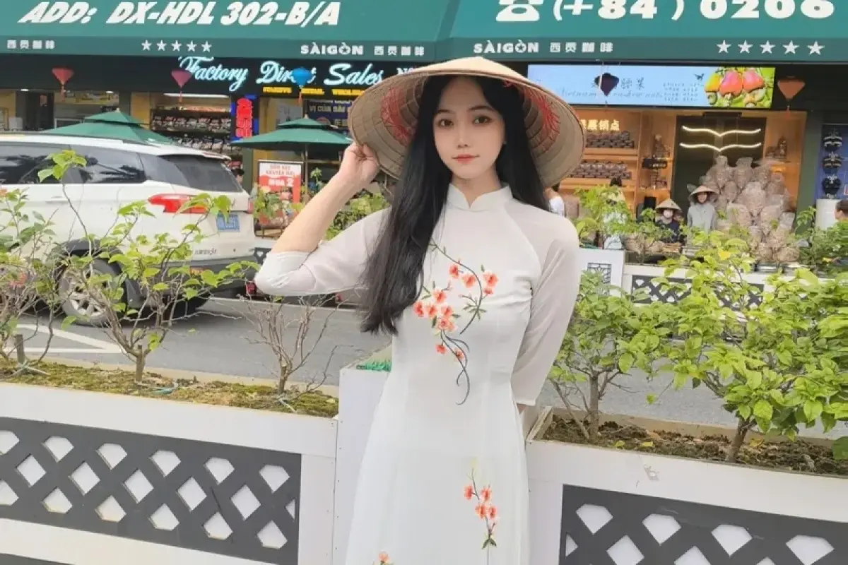 Những bộ ảnh áo dài dáng suông thanh lịch và sang trọng nhất