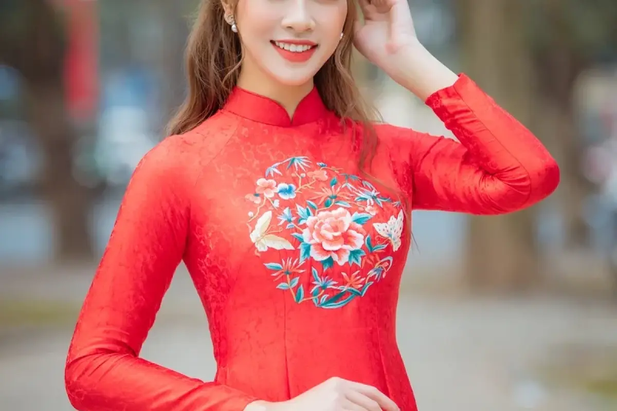 Album ảnh áo dài đỏ duyên dáng làm say lòng người xem ngay