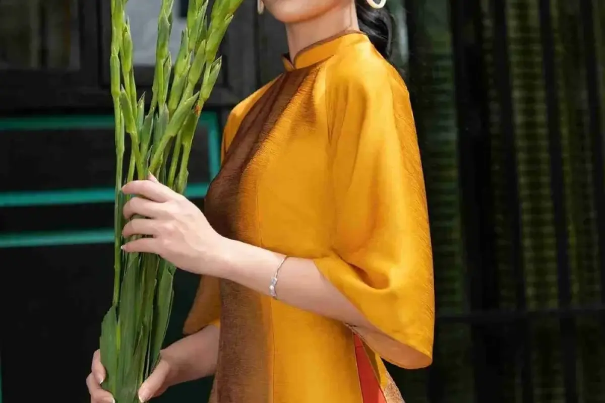 Những bộ ảnh áo dài vàng đẹp dịu dàng và duyên dáng nhất