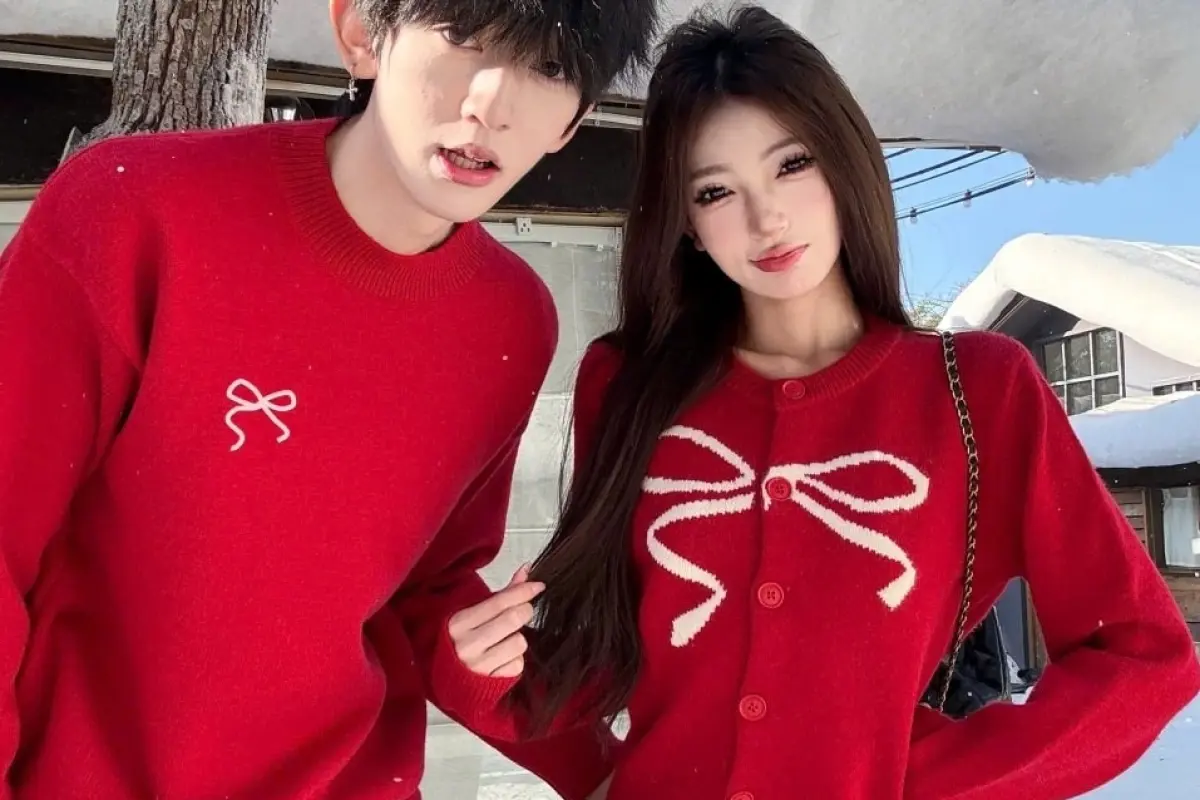 79+ Hình ảnh đồ đôi màu đỏ may mắn rước tài lộc đầu xuân