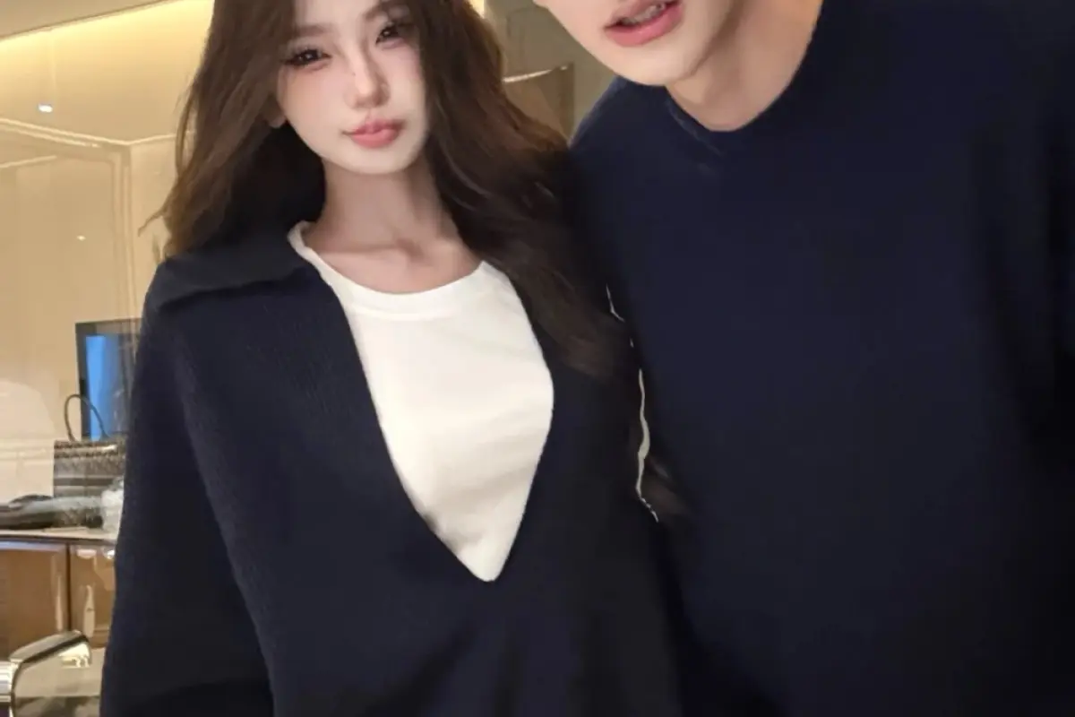 99+ Hình ảnh đồ đôi tối giản cực chất cho cặp đôi thanh lịch