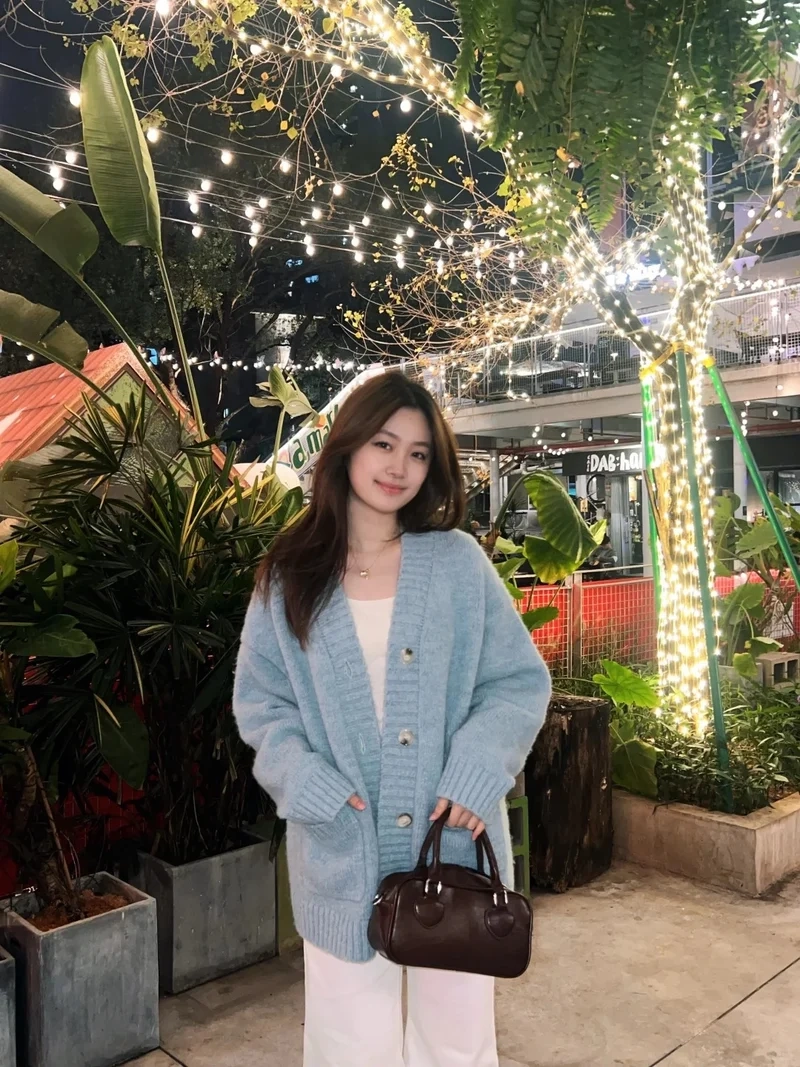 Style Hàn Quốc nhẹ nhàng cùng áo cardigan dệt kim Hàn Quốc