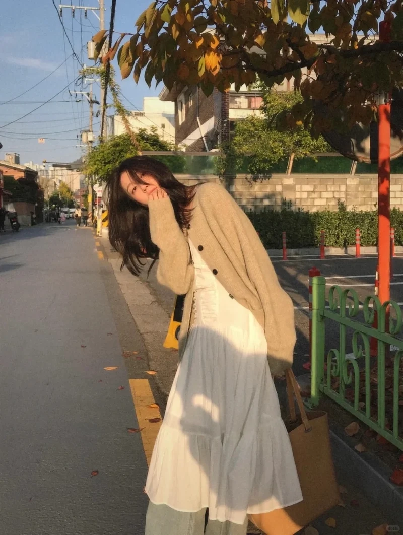 Outfit cơ bản nhưng đẹp với áo cardigan dệt kim basic