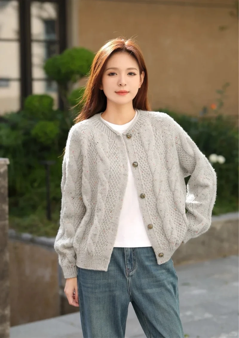 Năng động trẻ trung cùng áo cardigan dệt kim trẻ trung