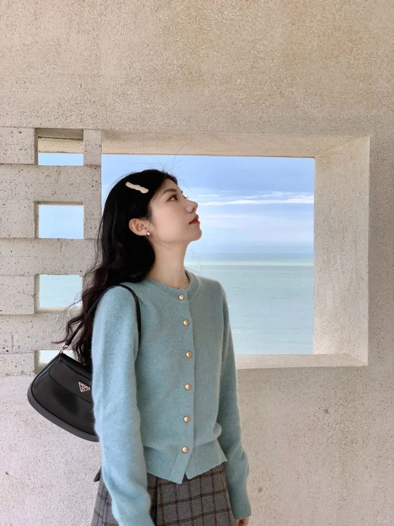 Luôn cập nhật trend với áo cardigan dệt kim thời trang