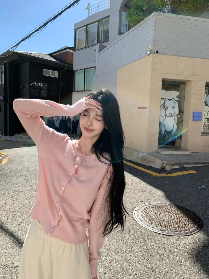 Ấm áp mùa lạnh với áo cardigan dệt kim mùa thu đông