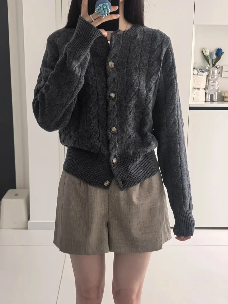 Form chuẩn tôn dáng với áo cardigan dệt kim form chuẩn