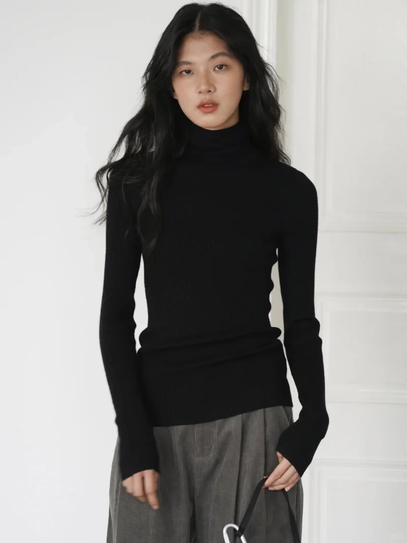 Ấm áp nhẹ nhàng với áo cổ lọ giữ ấm nhẹ