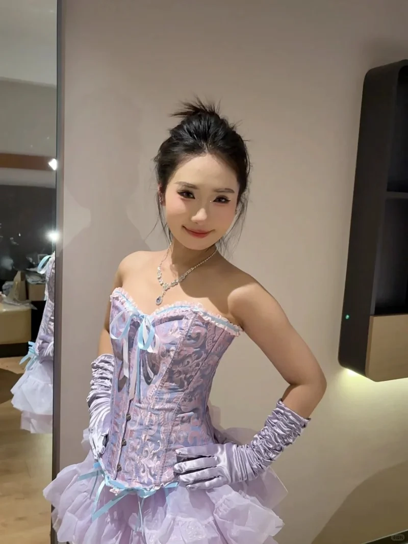 Hiện đại và thời thượng với áo corset phong cách hiện đại