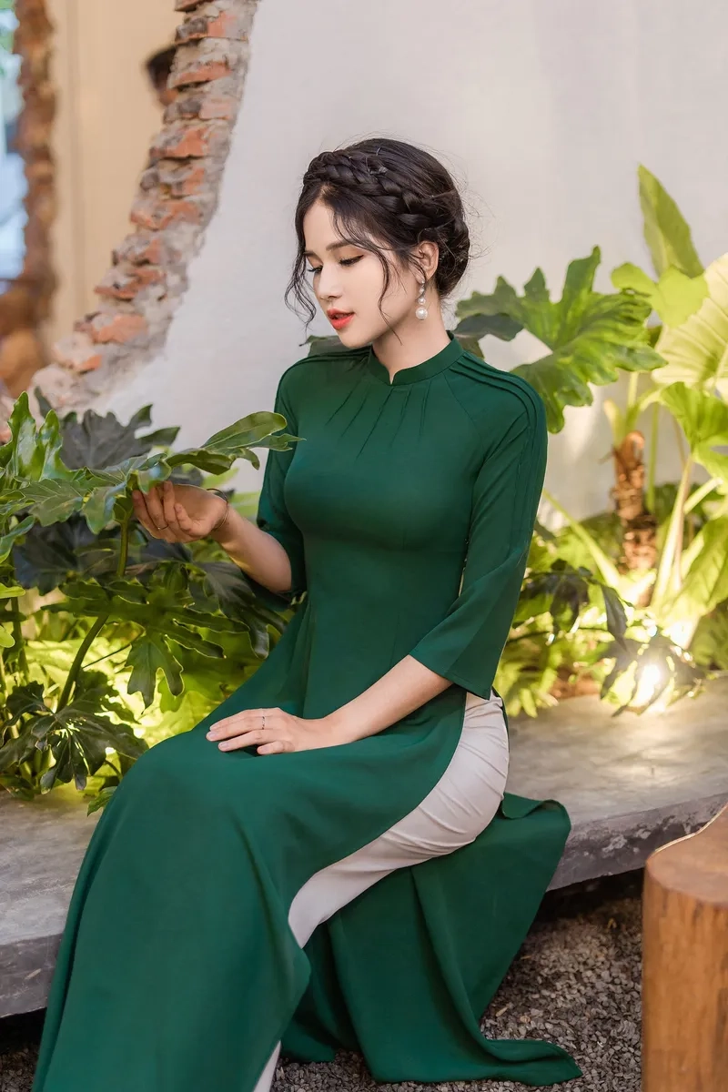 Dáng áo dài cách tân form suông nhẹ nhàng thanh thoát