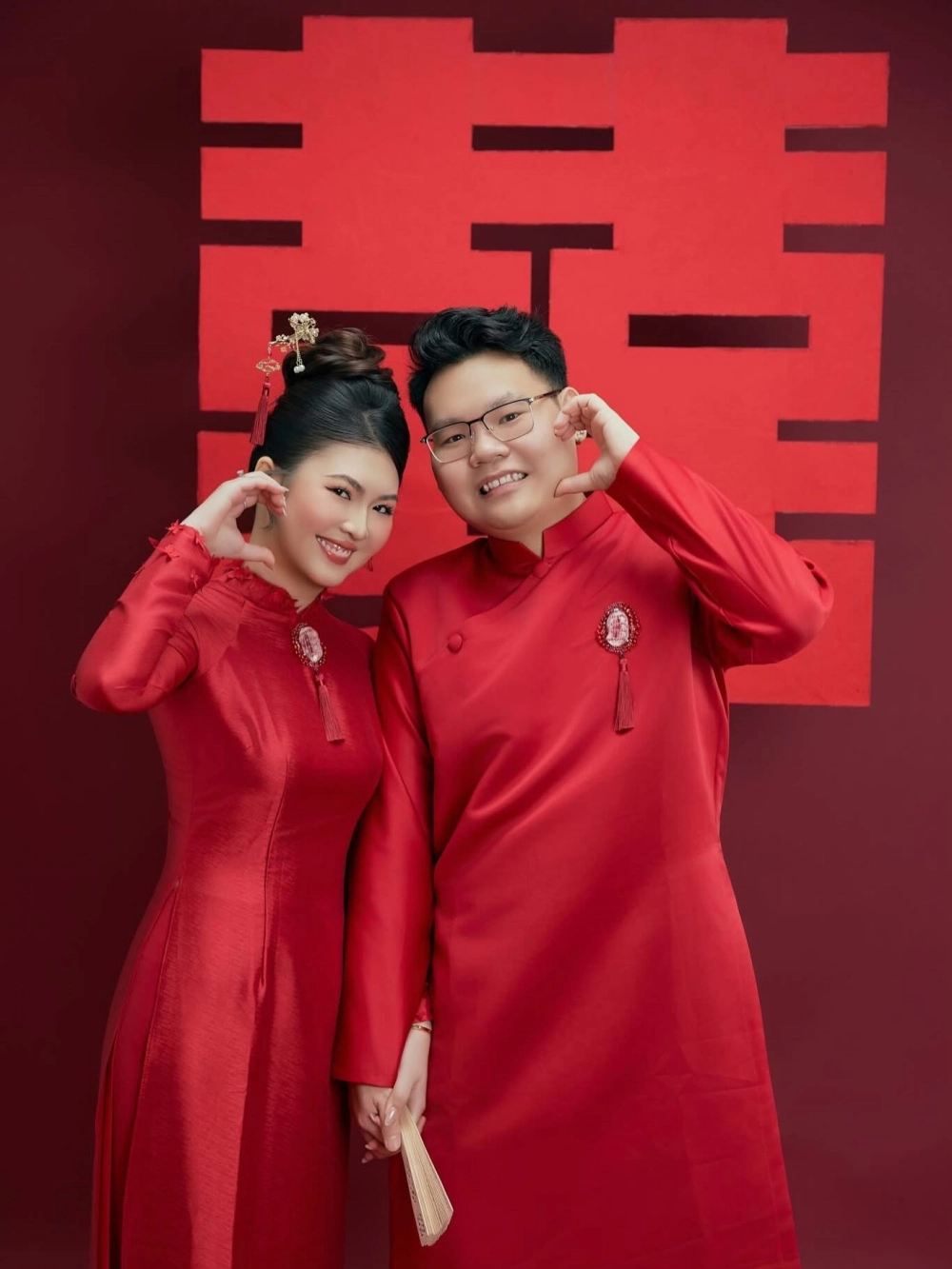 Cách phối phụ kiện cho áo dài cặp chụp ảnh cưới thêm phần nổi bật