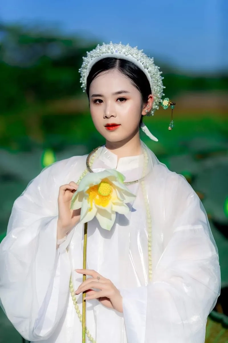 Khoảnh khắc áo dài cổ phục Việt xưa đầy hoài niệm