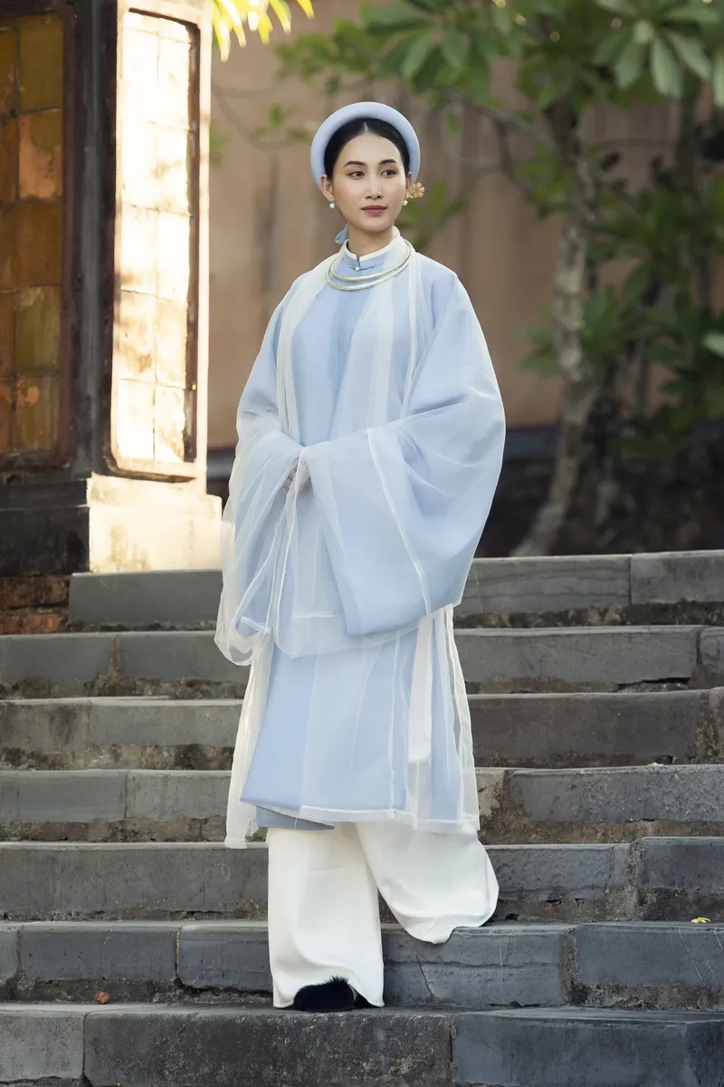 Vẻ đẹp áo dài cổ phục Việt quý tộc tinh tế