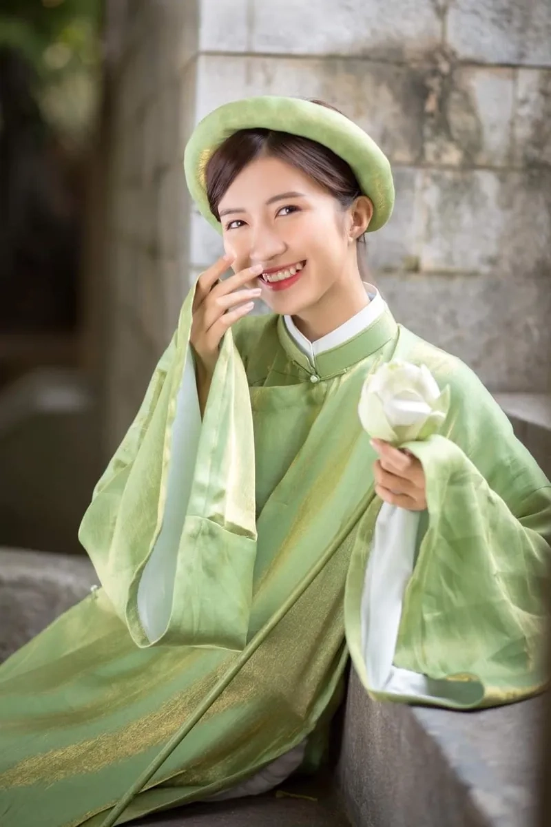 Không khí áo dài cổ phục Việt lễ hội rực rỡ