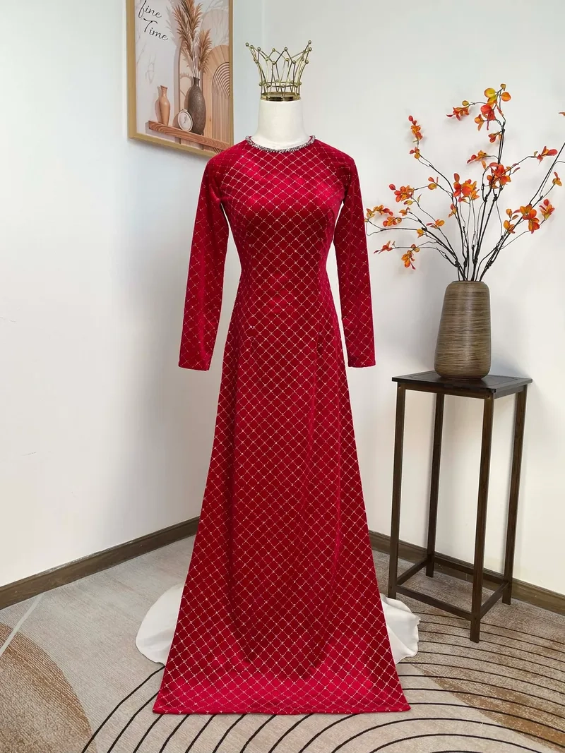 Trang nhã chuyên nghiệp khi mặc áo dài cổ tròn công sở