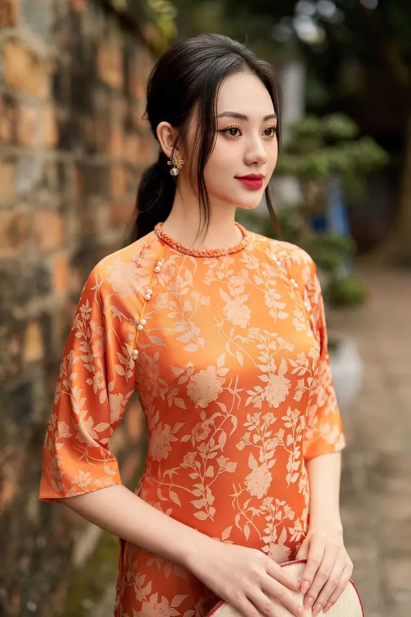 Nhẹ nhàng bay bổng cùng áo dài cổ tròn vải voan