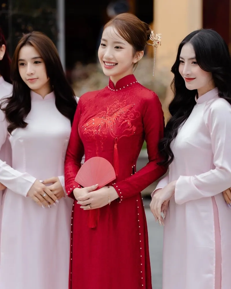 Áo dài cổ trụ học sinh tinh khôi tuổi trẻ