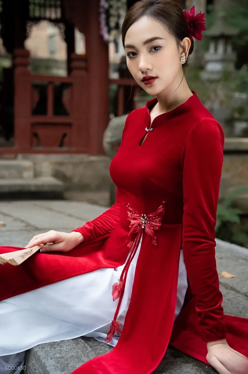 Áo dài cổ trụ công sở thanh lịch hiện đại