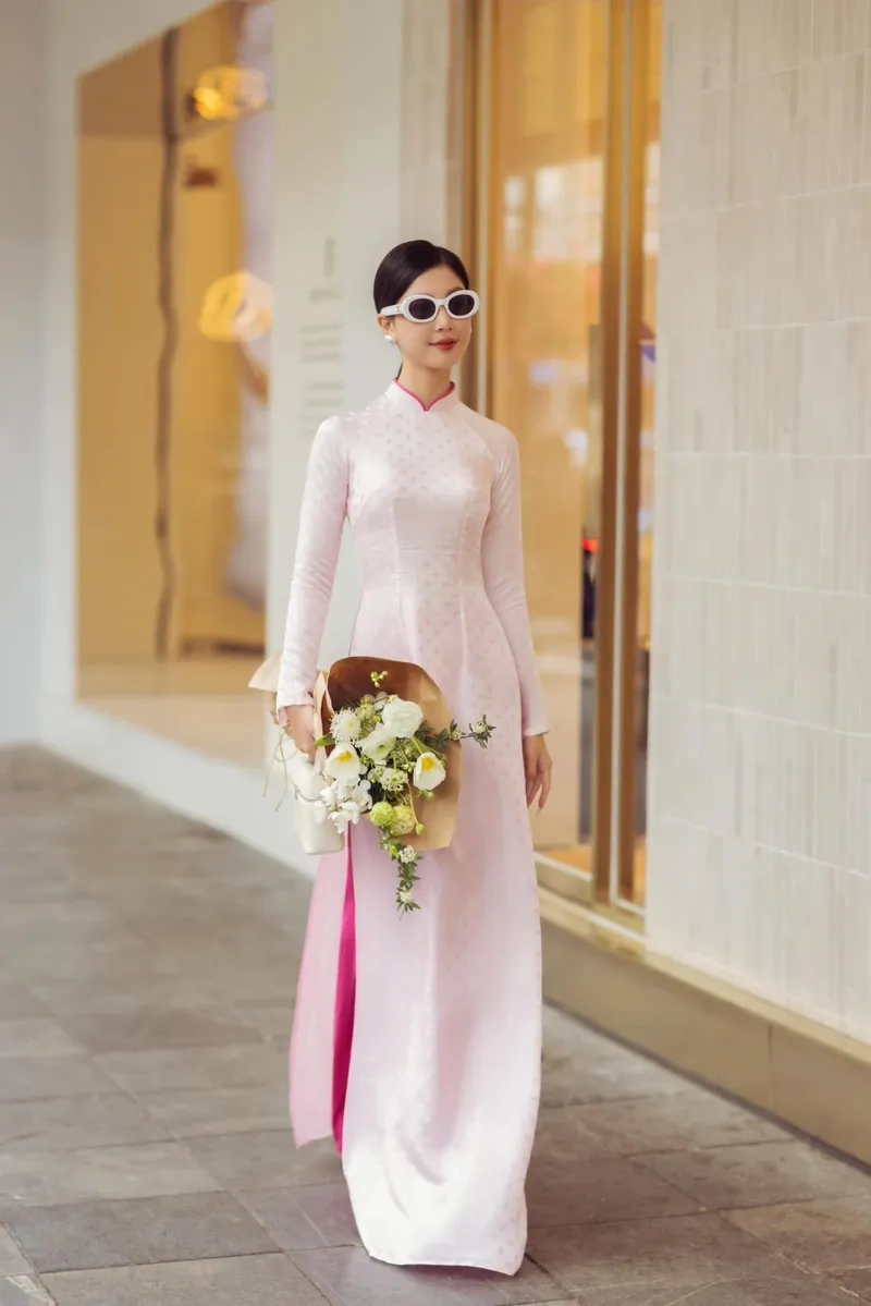 Áo dài cổ trụ lụa mềm mại nhẹ nhàng