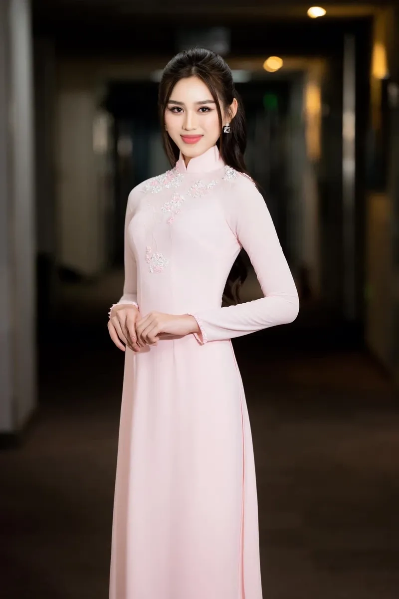 Áo dài cổ trụ cao cấp tôn vinh đẳng cấp