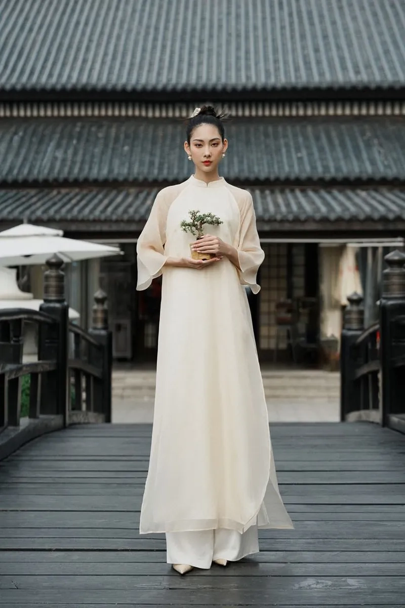 Áo dài dáng suông đơn giản mà vẫn cuốn hút