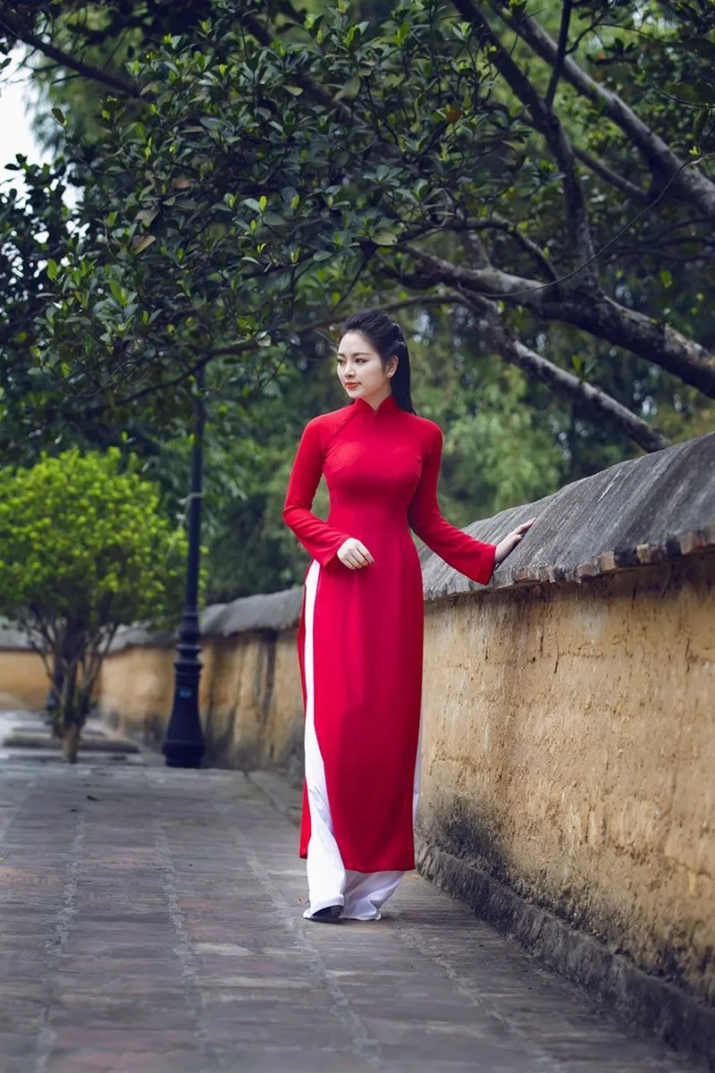 Tôn vinh vẻ yêu kiều cùng áo dài đỏ nữ đẹp