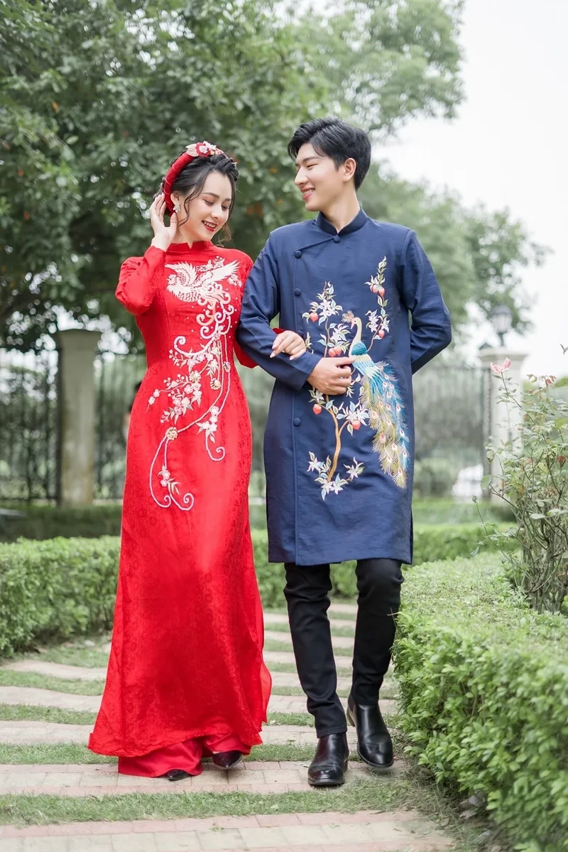 Khung hình lãng mạn cùng áo dài đôi chụp hình cưới