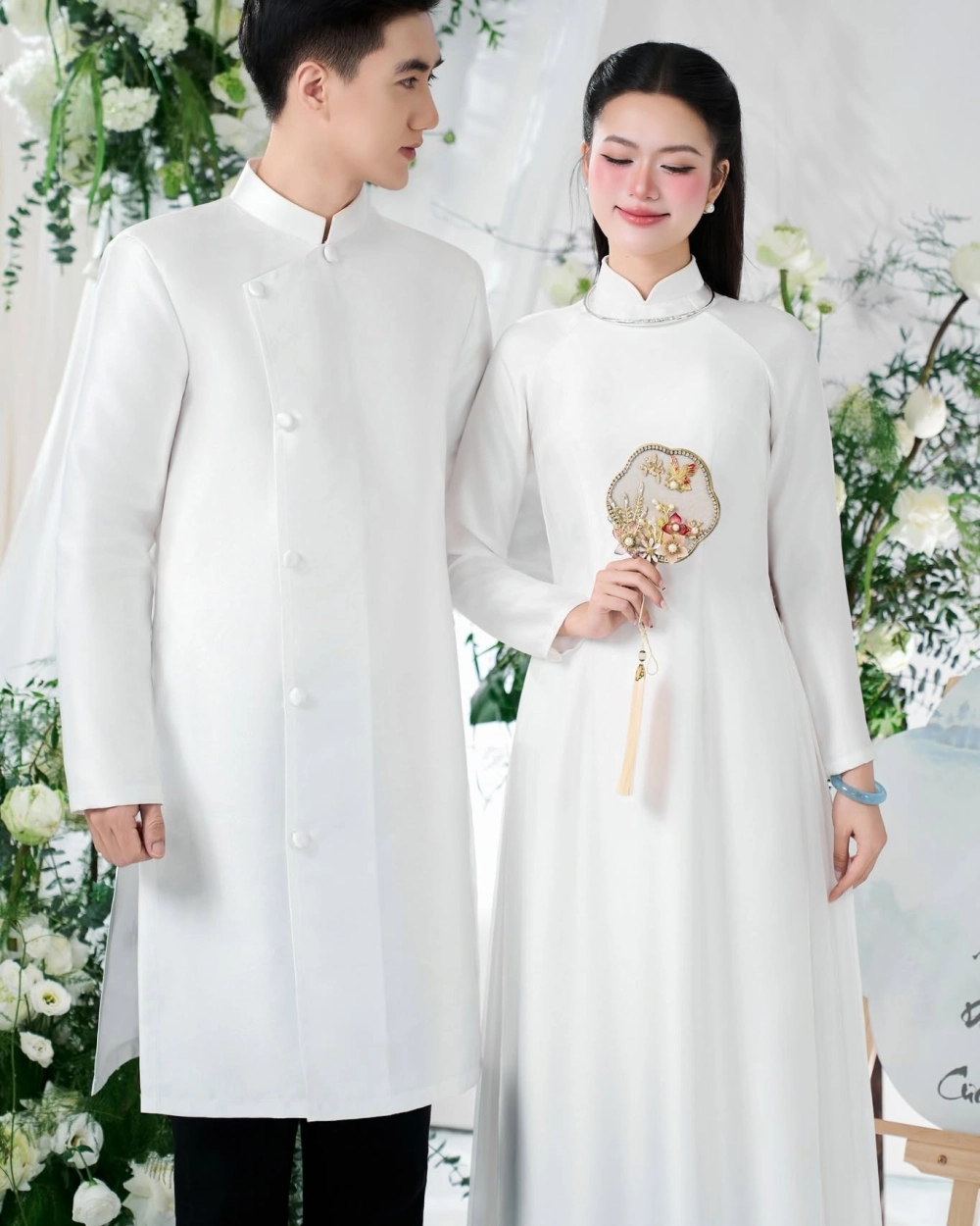 Thiết kế áo dài đôi nam nữ gấm thượng hạng cho cặp đôi sang trọng