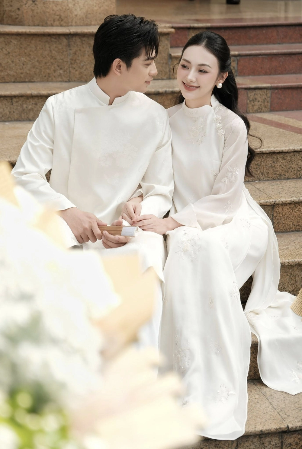 Áo dài đôi nam nữ màu vàng tài lộc đón xuân sang rạng rỡ