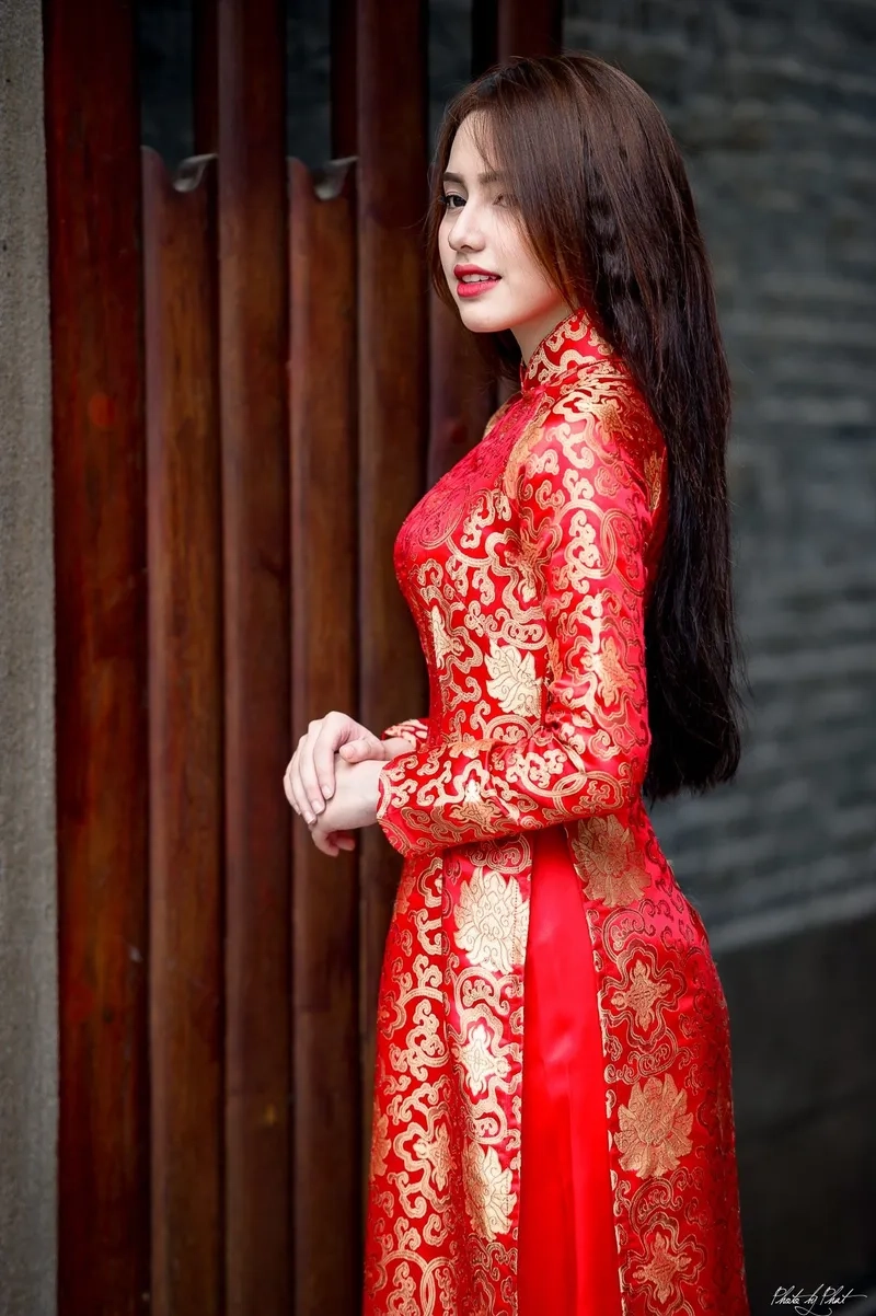 Áo dài gấm truyền thống lưu giữ hồn văn hóa Việt