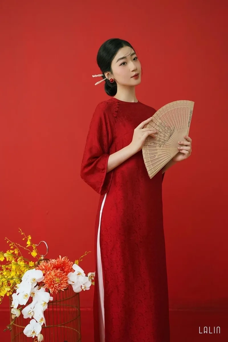 Áo dài gấm cưới mang ý nghĩa hạnh phúc trọn vẹn