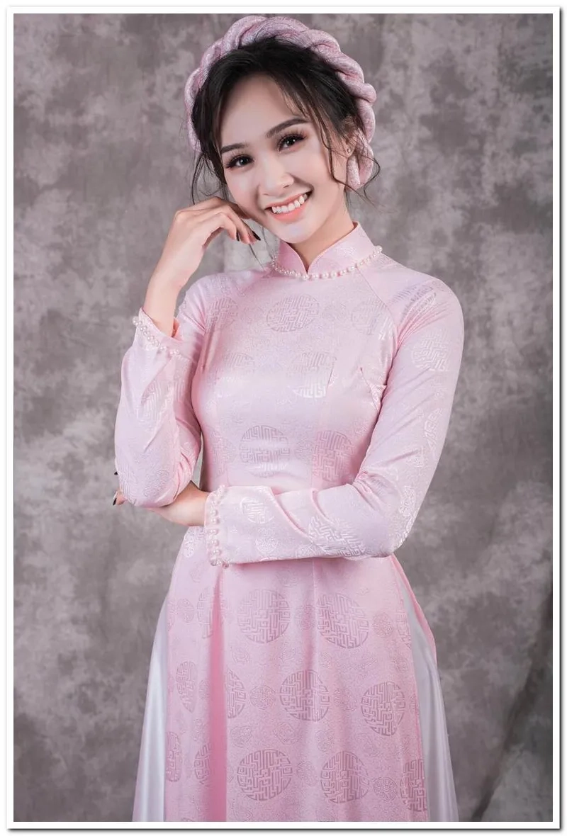 Áo dài gấm thiết kế mang dấu ấn thời trang riêng