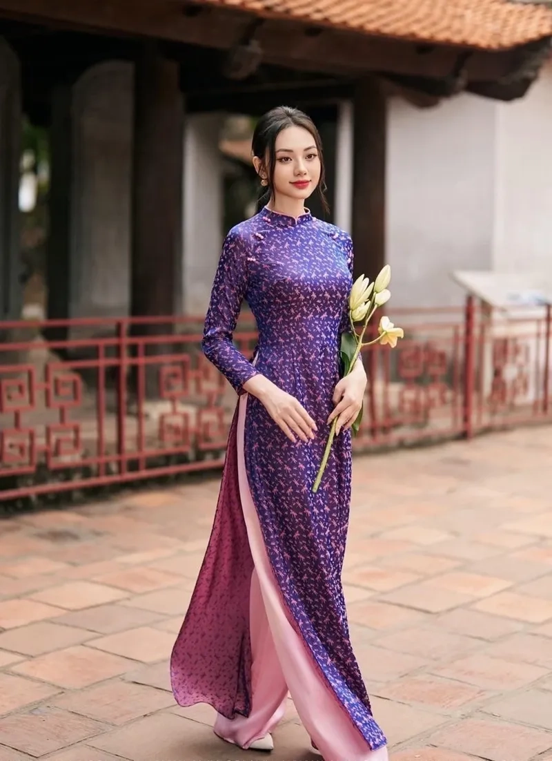 Áo dài gấm thủ công thể hiện tay nghề tinh xảo