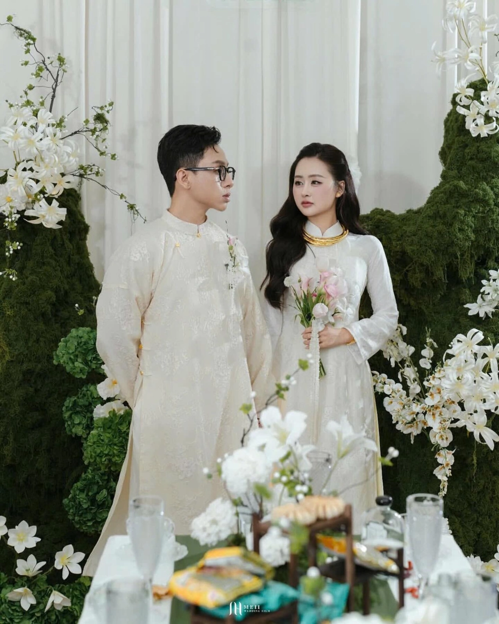 Cận cảnh mẫu áo dài gấm cặp cao cấp nhất trong bộ sưu tập mới