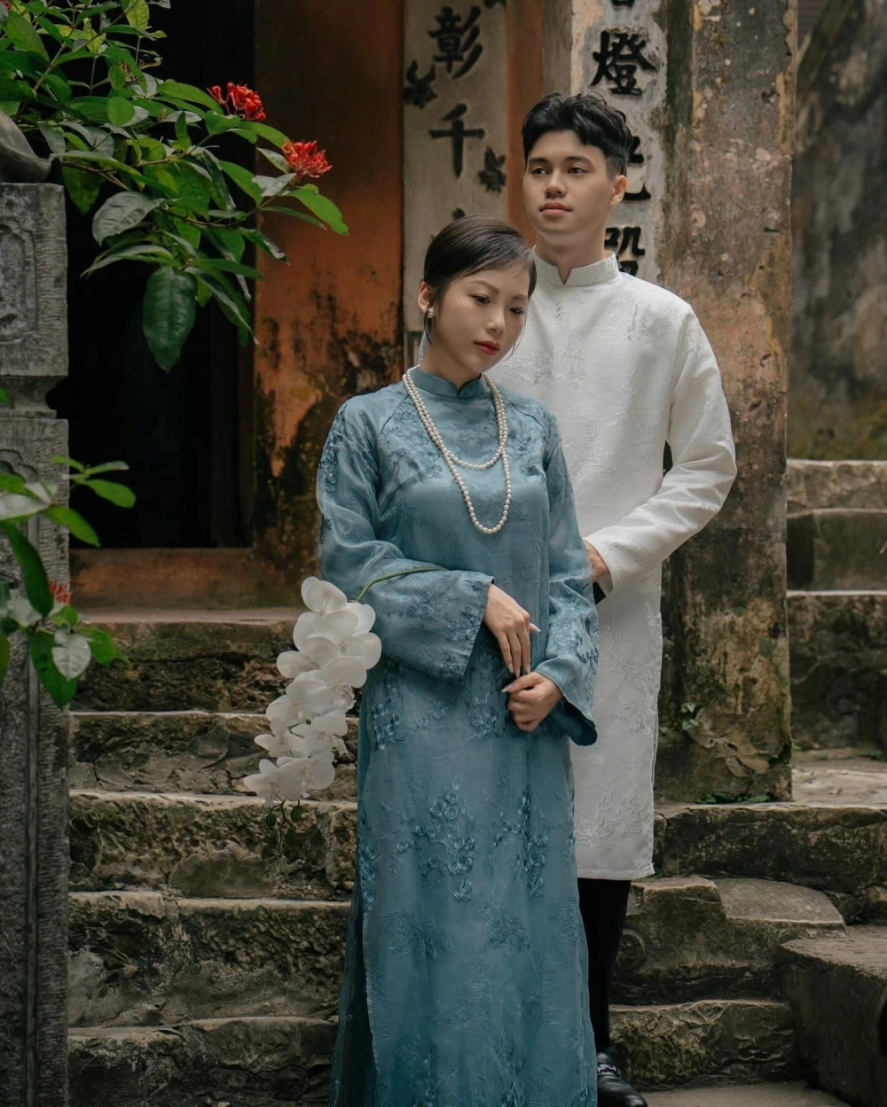 Áo dài gấm cặp thêu phượng hoàng mang đậm nét vương giả