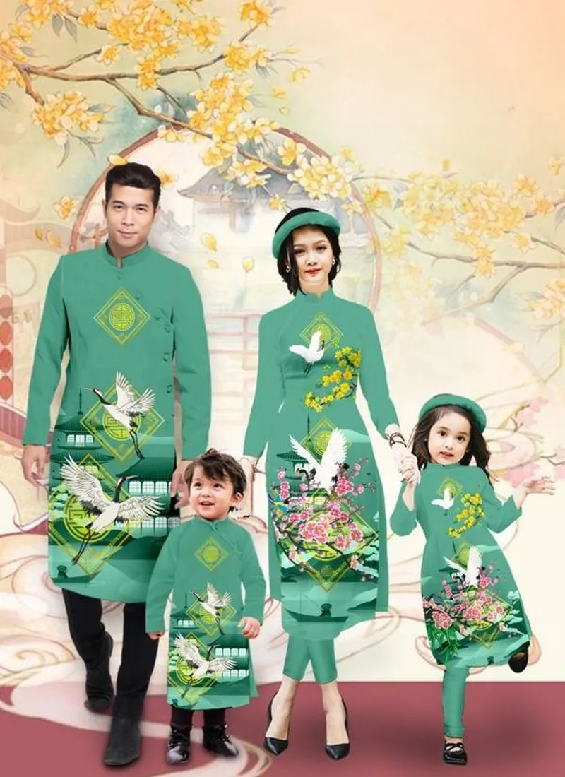 Sự gắn kết thể hiện rõ qua áo dài gia đình đồng bộ