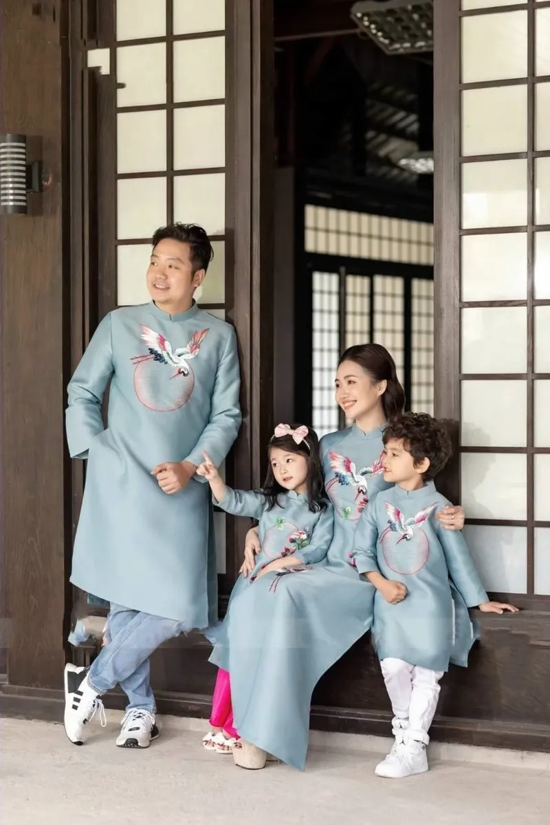 Trang nhã kín đáo phù hợp áo dài gia đình đi lễ