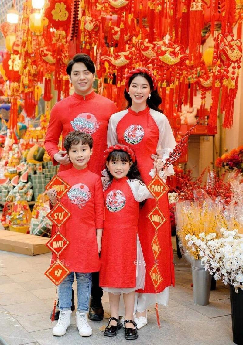 Vẻ đẹp xưa được giữ trọn trong áo dài gia đình truyền thống