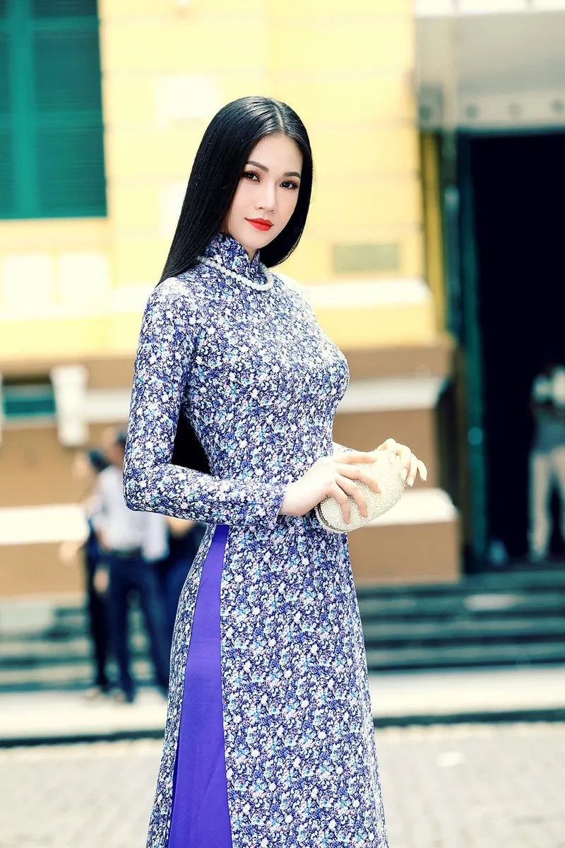 Phong cách mới mẻ cuốn hút với áo dài hoa nhí cách tân