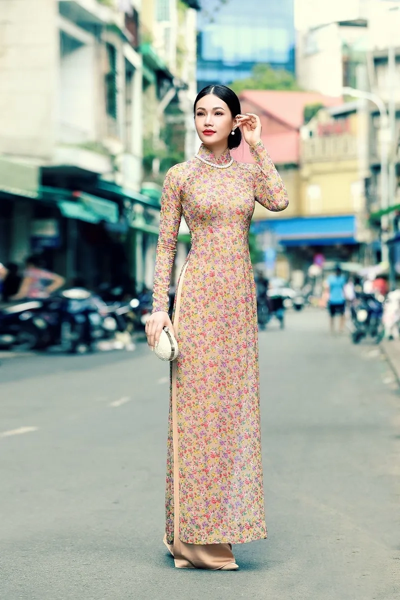 Cảm hứng hoài niệm lan tỏa từ áo dài hoa nhí vintage