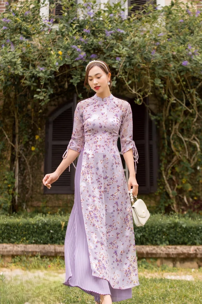 Sự thanh thoát nhẹ nhàng của áo dài hoa nhí tay lỡ