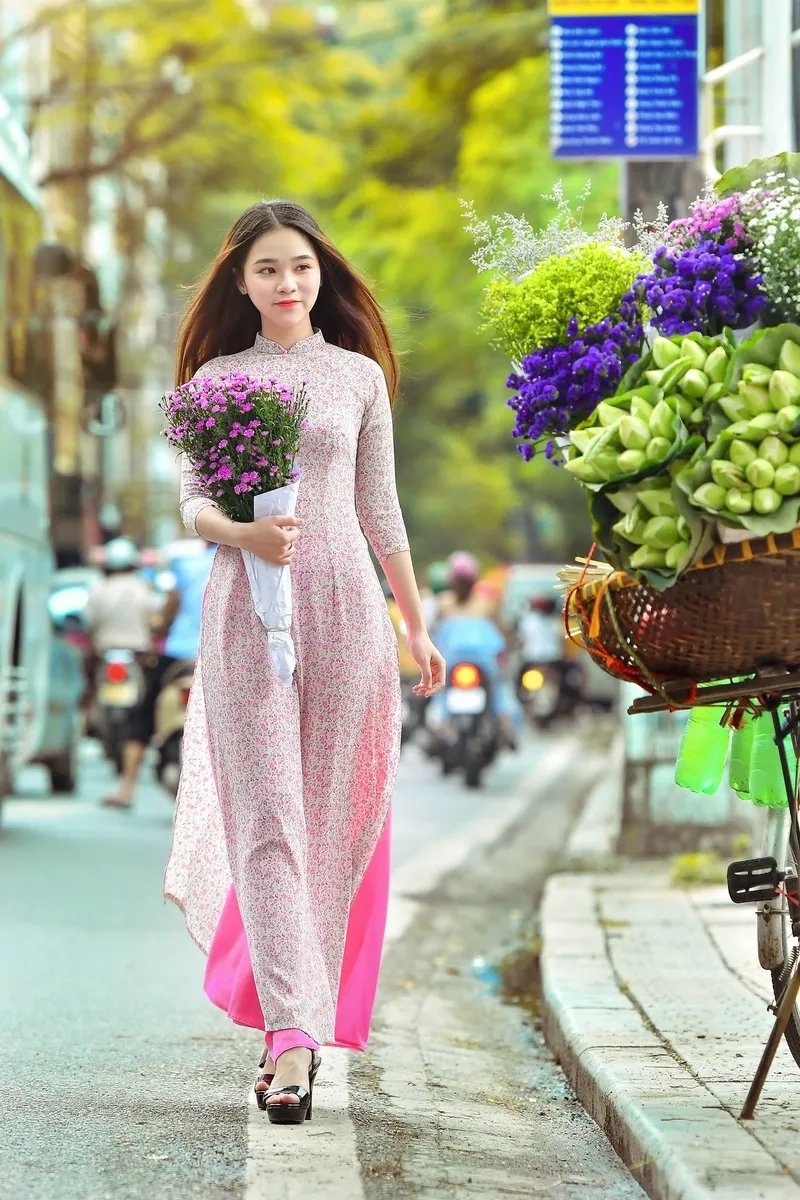 Ngày đến lớp thêm xinh với áo dài hoa nhí đi học