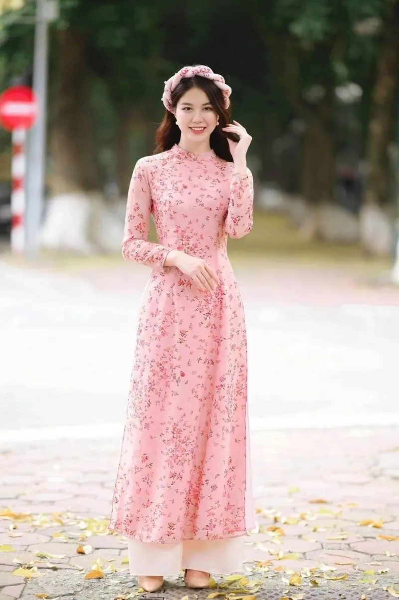 Không khí xuân trọn vẹn cùng áo dài hoa nhí ngày tết