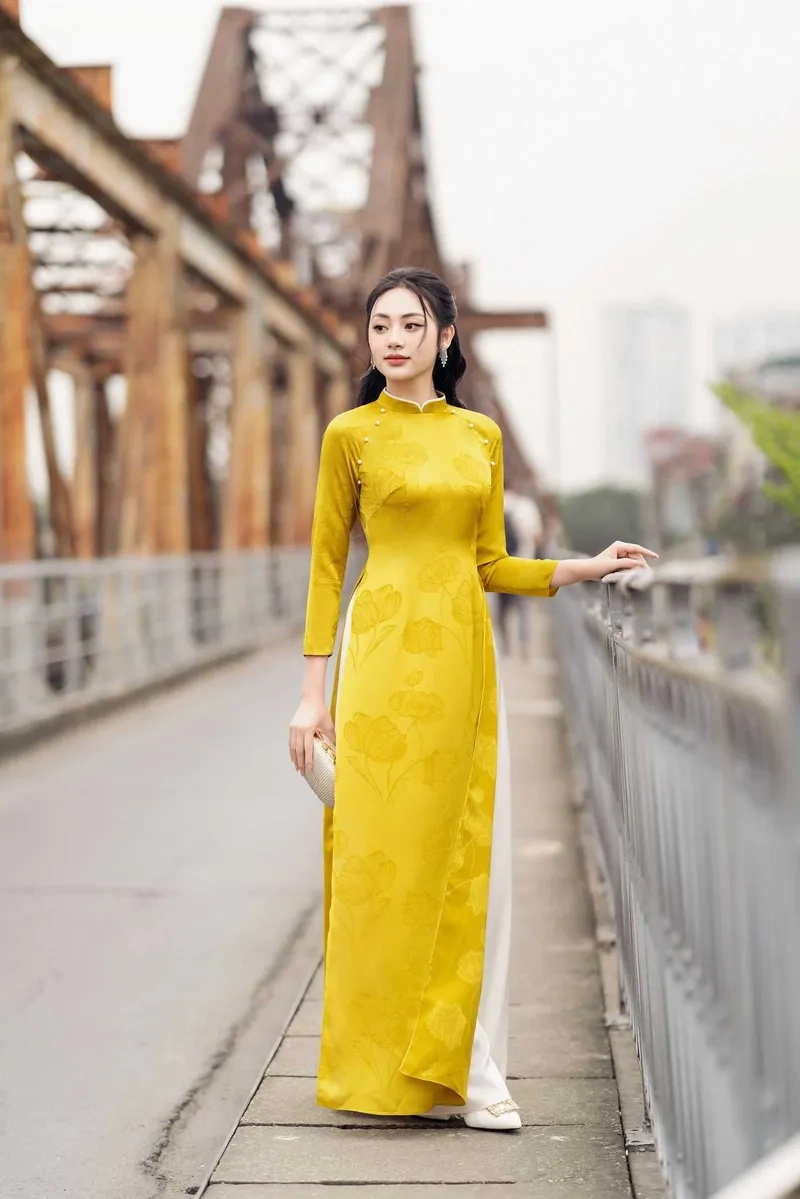 Ngày vui thêm trọn vẹn cùng áo dài lụa cưới