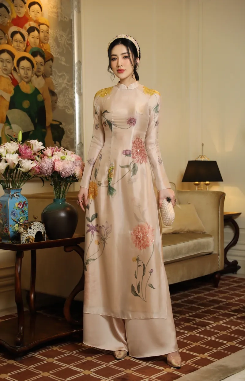 Che khuyết điểm khéo léo nhờ áo dài lụa cho người béo