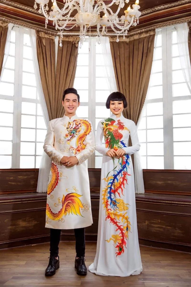 Phong cách chững chạc hợp áo dài nam trung niên