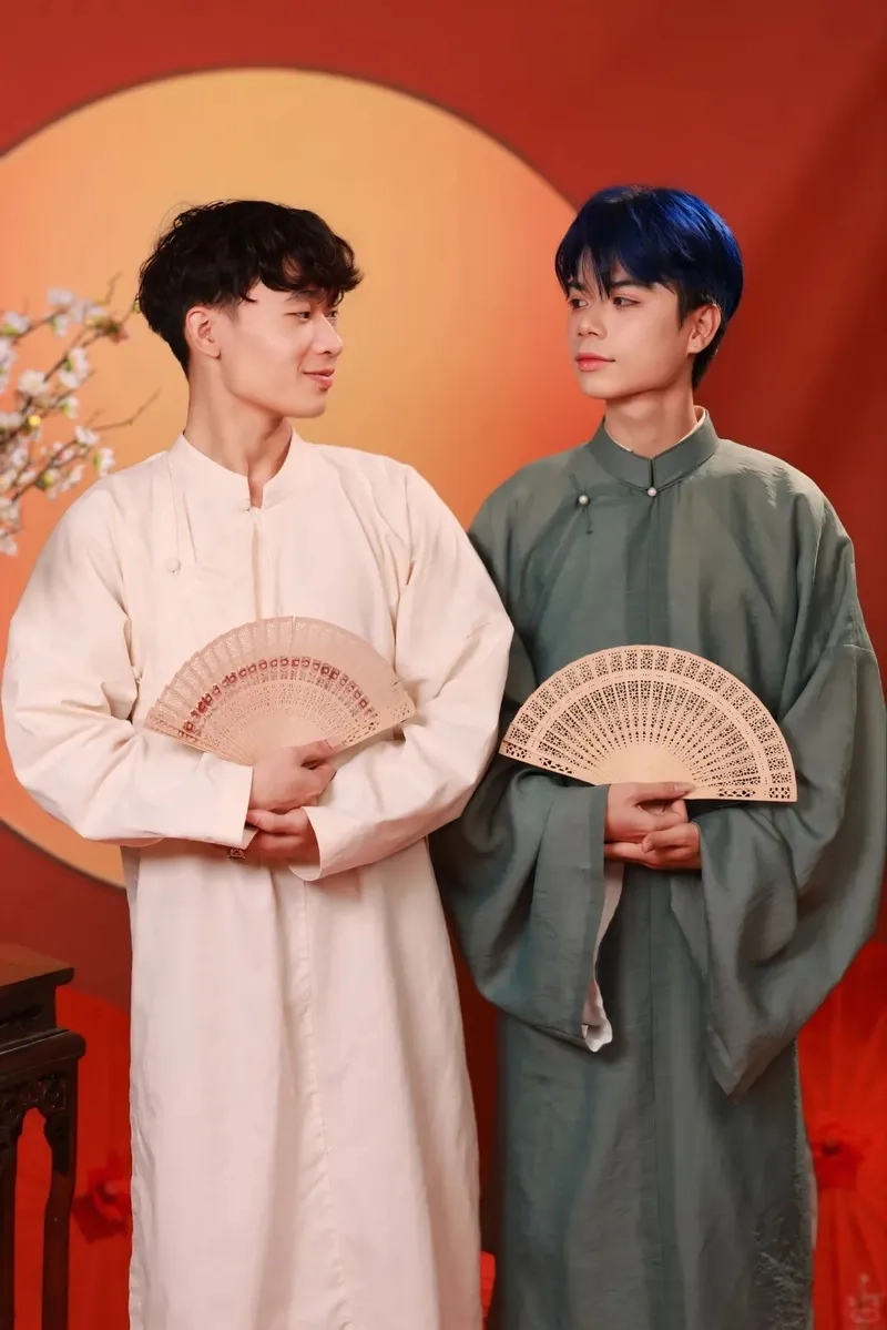 Đẳng cấp khác biệt thể hiện áo dài nam cao cấp