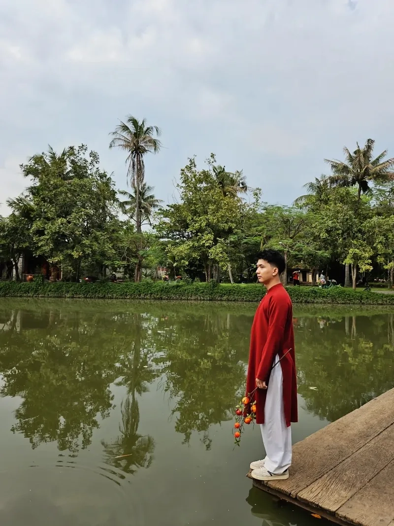 Gu thẩm mỹ riêng biệt từ áo dài nam thiết kế