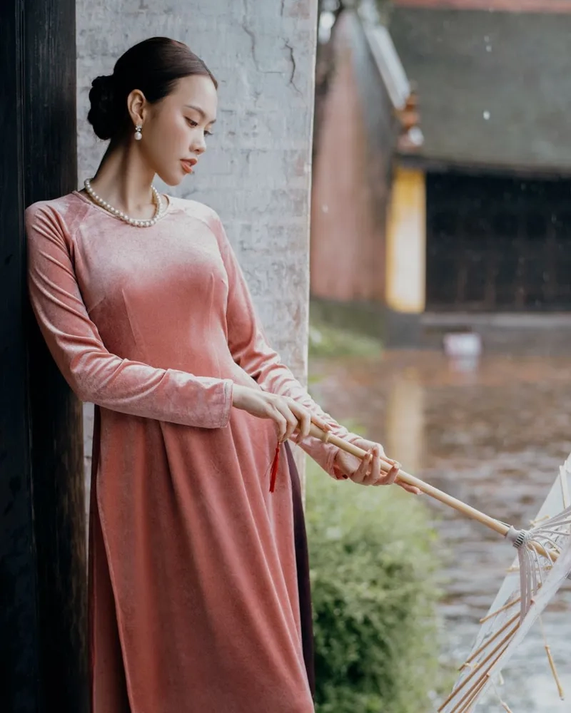 Áo dài nhung sang trọng nổi bật trong mọi sự kiện